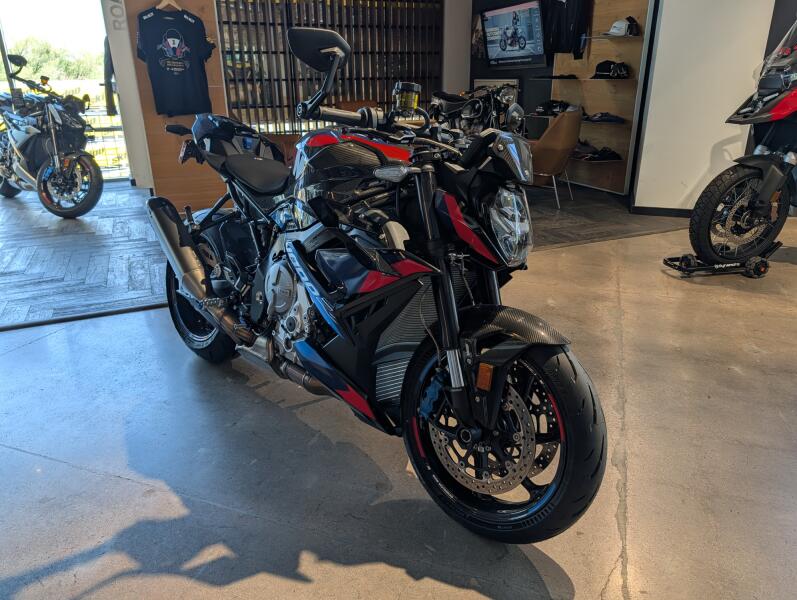  2023 BMW M 1000 R