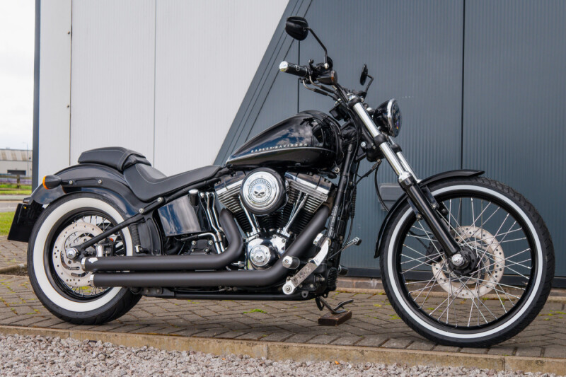 2011 Harley-Davidson® Blackline