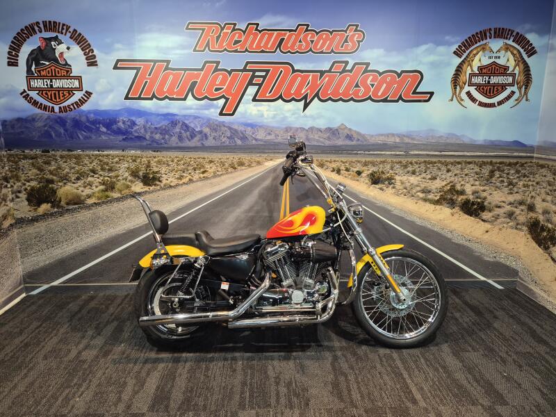 2014 Harley-Davidson® Seventy-Two® Corona Yellow