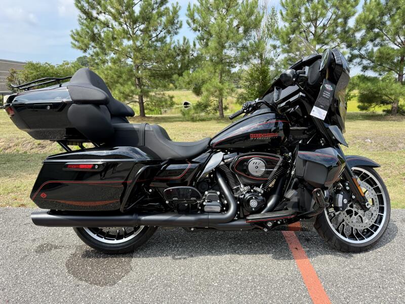 2026 Harley-Davidson® Street Glide Limited FLHXL