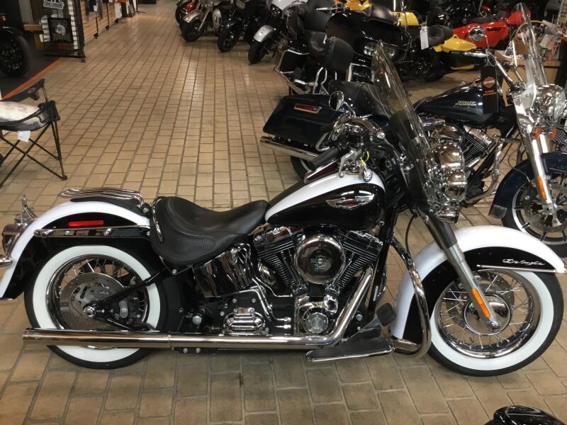 2007 Harley-Davidson® Softail® Deluxe Two-Tone White Gold Pearl/Pewter Pearl