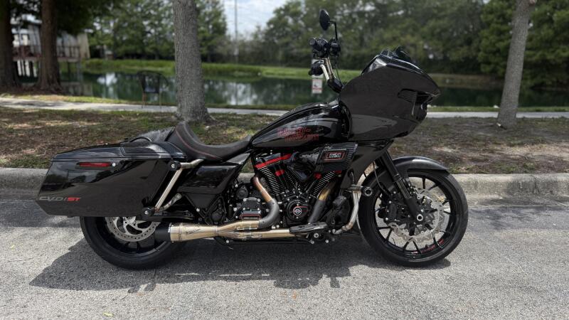 2024 Harley-Davidson® CVO™ Road Glide® ST Raven Metallic
