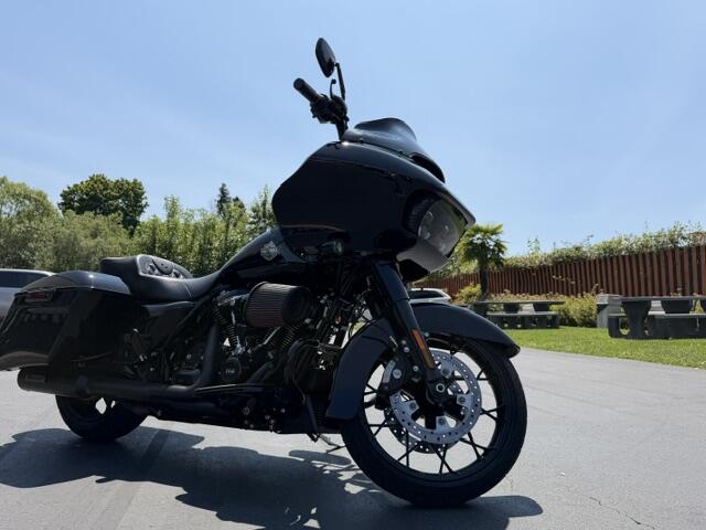 2021 Harley-Davidson® Road Glide® Special Vivid Black - Black Finish