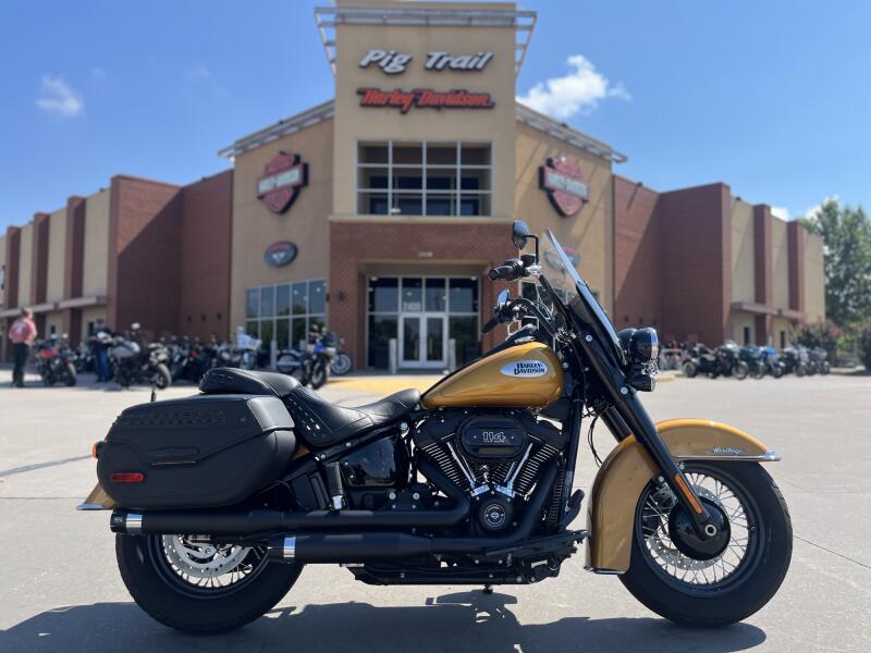 2023 Harley-Davidson® Heritage Classic Prospect Gold 037943