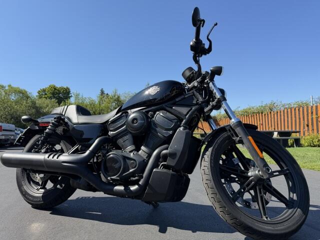 2025 Harley-Davidson® Nightster® Vivid Black