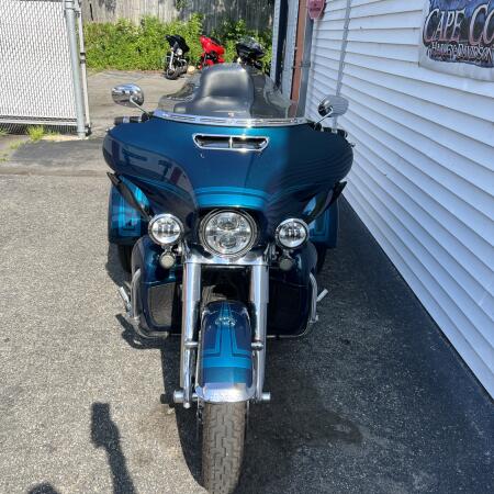 2020 Harley-Davidson® Tri Glide® Ultra Tahitian Teal thumb 2