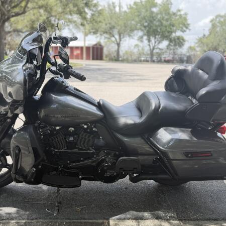 2021 Harley-Davidson® Ultra Limited Gauntlet Gray Metallic - Black Finish thumb 1