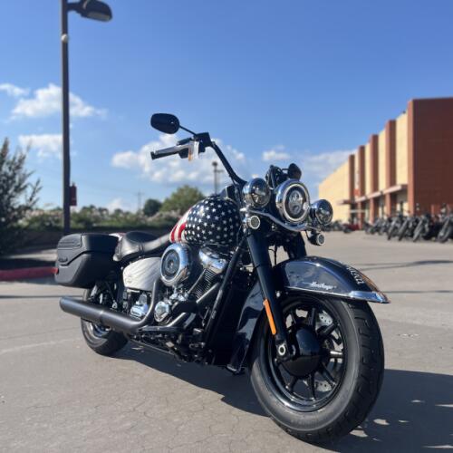 2026 Harley-Davidson® FLHC Heritage Classic DRK BILIARD GRY thumb 3