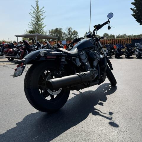 2023 Harley-Davidson® Nightster™ Vivid Black thumb 2