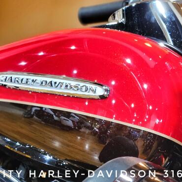 2011 Harley-Davidson® Electra Glide® Ultra Limited, FLHTK thumb 0