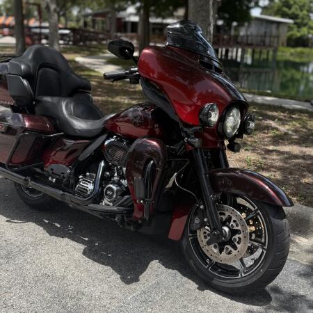 2018 Harley-Davidson® CVO™ Street Glide® Orange Lava & Black Denim thumb 3