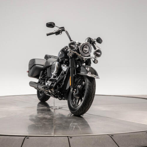 2026 Harley-Davidson FLHC Heritage Classic in Vivid Black with 10 miles thumb 2