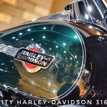 2024 Harley-Davidson® Tri Glide® Ultra, FLHTCUTG thumb 0