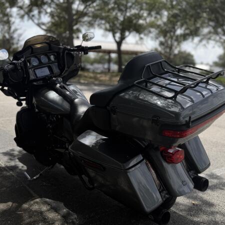 2021 Harley-Davidson® Ultra Limited Gauntlet Gray Metallic - Black Finish thumb 0