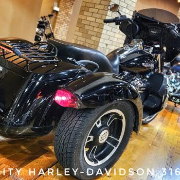2016 Harley-Davidson® Freewheeler®, FLRT thumb 1