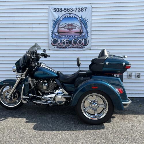 2020 Harley-Davidson® Tri Glide® Ultra Tahitian Teal thumb 3