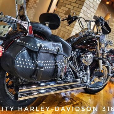 2011 Harley-Davidson® Heritage Softail® Classic, FLSTC thumb 1