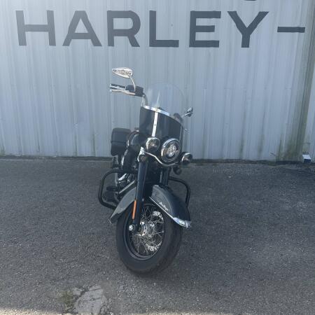 2018 Harley-Davidson® Heritage Classic Vivid Black thumb 3