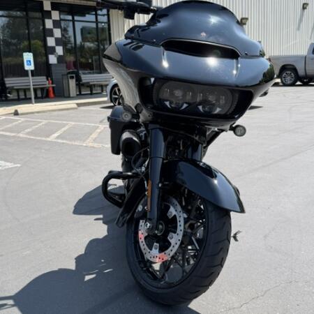 2021 Harley-Davidson® Road Glide® Special Vivid Black - Black Finish thumb 3
