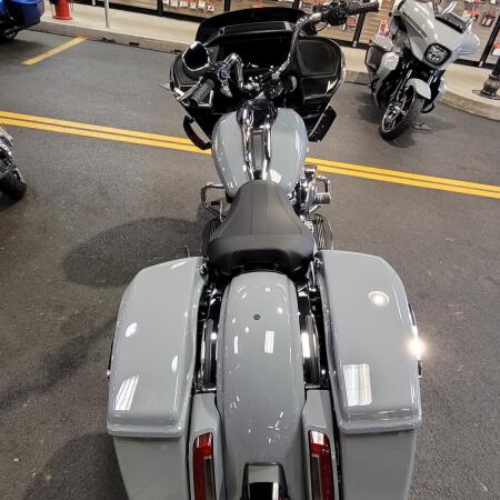 2026 Harley-Davidson® Road Glide® Solo thumb 3