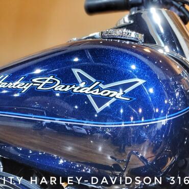 2012 Harley-Davidson® Road King® Classic, FLHRC thumb 0