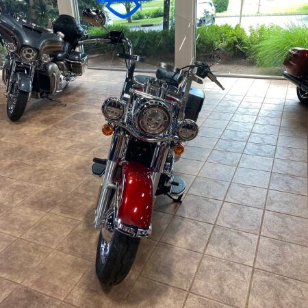 2023 Harley-Davidson® Heritage Classic thumb 2