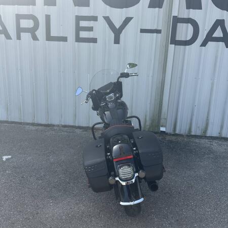 2018 Harley-Davidson® Heritage Classic Vivid Black thumb 1