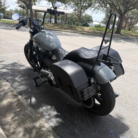 2025 Harley-Davidson® Street Bob® Billiard Gray w/Cast Wheels thumb 2