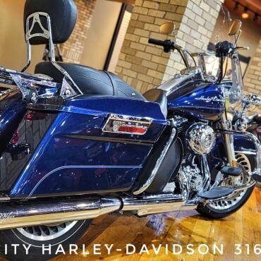 2012 Harley-Davidson® Road King® Classic, FLHRC thumb 1