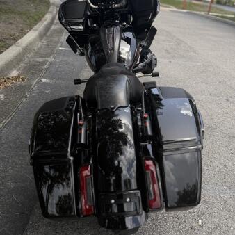 2024 Harley-Davidson® CVO™ Road Glide® ST Raven Metallic thumb 2