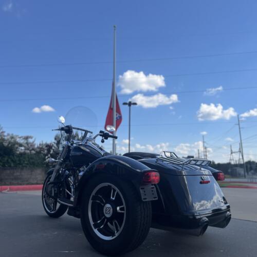 2016 Harley-Davidson® FLRT Freewheeler® BLACK 853988 thumb 0