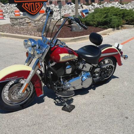 2011 Harley-Davidson® Heritage Softail® Classic RED / WHITE thumb 1