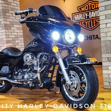 2008 Harley-Davidson® Electra Glide® Ultra Classic®, FLHTCU thumb 2