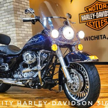 2012 Harley-Davidson® Road King® Classic, FLHRC thumb 2