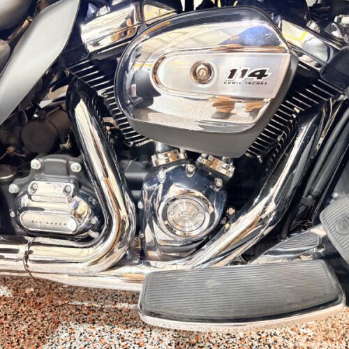 2022 FLHTCUTG Harley-Davidson® Tri Glide® Ultra Gauntlet Gray Metallic/Vivid Black thumb 3