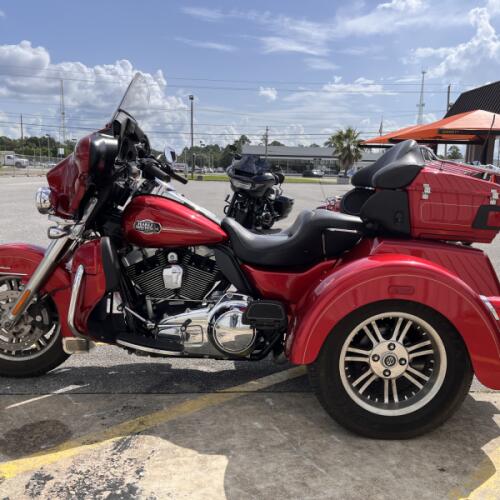 2013 Harley-Davidson® Tri Glide™ Ultra Classic® Ember Red Sunglo thumb 2
