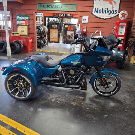 2026 Harley-Davidson® Road Glide 3 Teal Thunder thumb 3