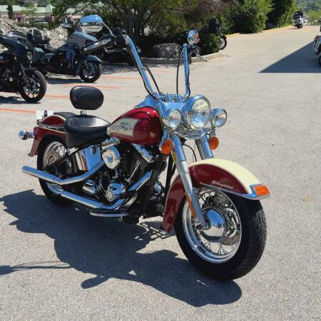 2011 Harley-Davidson® Heritage Softail® Classic RED / WHITE thumb 3