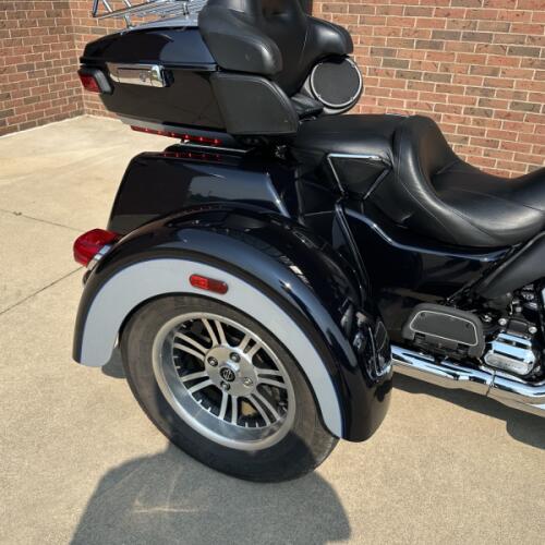 PRICE REDUCED! 2020 Harley-Davidson Trike Tri Glide Ultra FLHTCUTG thumb 1
