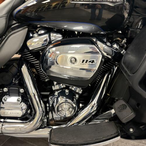 2021 Harley-Davidson® Tri Glide® Ultra Gauntlet Gray Metallic/Vivid Black thumb 0