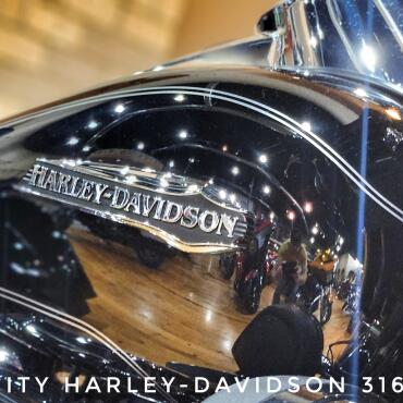 2017 Harley-Davidson® Tri Glide® Ultra, FLHTCUTG thumb 0