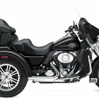 2012 FLHTCUTG Harley-Davidson® Tri Glide® Ultra Vivid Black thumb 0