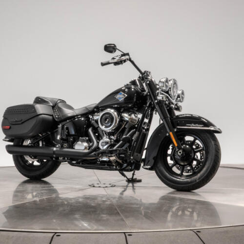 2026 Harley-Davidson FLHC Heritage Classic in Vivid Black with 10 miles thumb 3