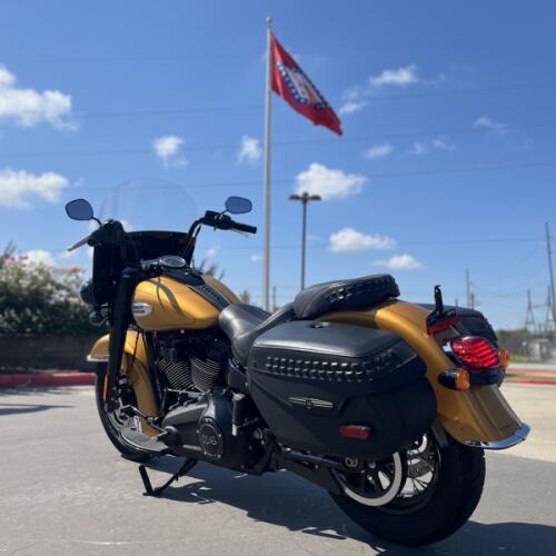2023 Harley-Davidson® Heritage Classic Prospect Gold 037943 thumb 0