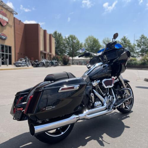 2026 Harley-Davidson® FLTRX Road Glide® MIDNIGHT EMBER thumb 2