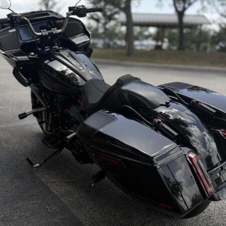 2024 Harley-Davidson® CVO™ Road Glide® ST Raven Metallic thumb 1