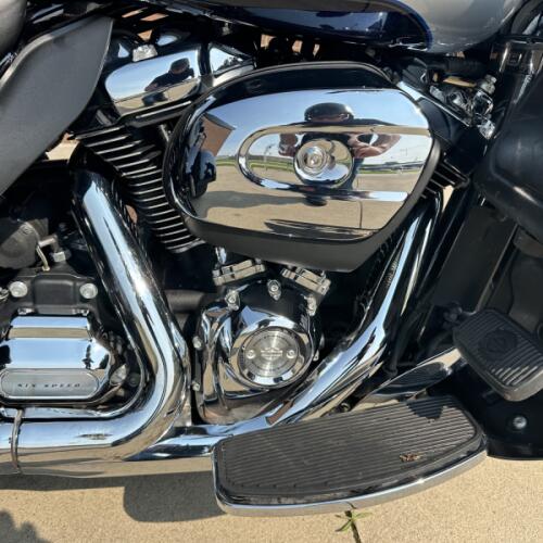 PRICE REDUCED! 2020 Harley-Davidson Trike Tri Glide Ultra FLHTCUTG thumb 2