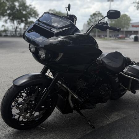 2024 Harley-Davidson® CVO™ Road Glide® ST Raven Metallic thumb 0