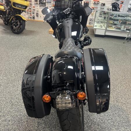 2022 Harley-Davidson® FXLRST Low Rider® ST thumb 2