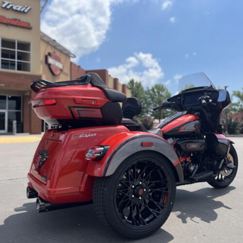 2026 Harley-Davidson® FLHLTSE CVO Street Glide 3 Limited Citrus Heat CVO Tri-Tone thumb 2